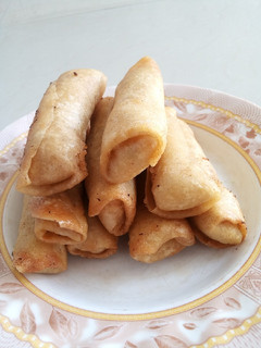 A picture of Spring rolls.