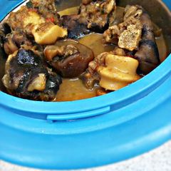 A picture of Cow leg pepper soup.