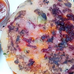 A picture of Rava uttapam.