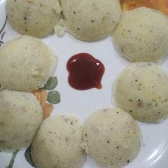 A picture of Plain idli.