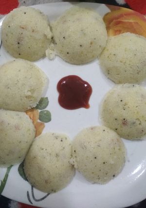 A picture of Plain idli.