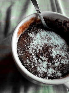 Una foto de Brownie en taza Rápido en Microondas😏🤯🍫