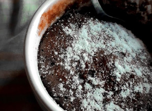 Una foto de Brownie en taza Rápido en Microondas😏🤯🍫