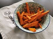 Une photo de frite patate douce