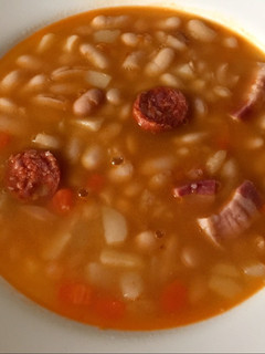 Una foto de Fabada al estilo asturiano