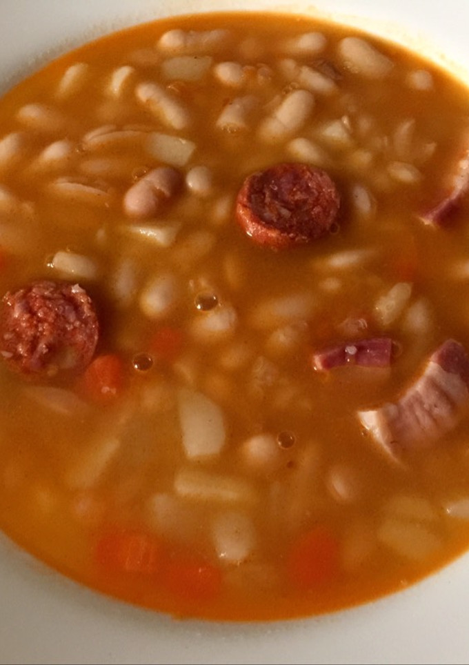 Una foto de Fabada al estilo asturiano
