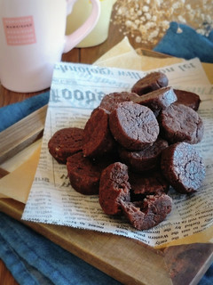 A picture of Crispy Cocoa Cookies Made with Rice Flour.