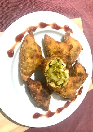 চীজ ব্রোকলি সিঙ্গাড়া (cheese broccoli singara recipe in Bengali) রেসিপির প্রধান ছবি