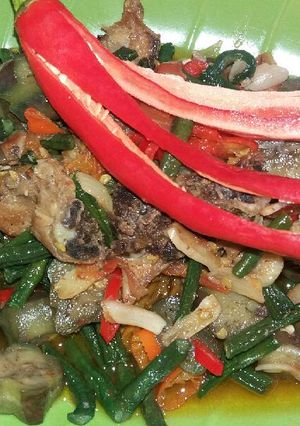 Foto resep Tumis kacang panjang campur terong dan paha ayam
