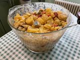 Salade de pommes de terre aux harengs, tomates et oignons