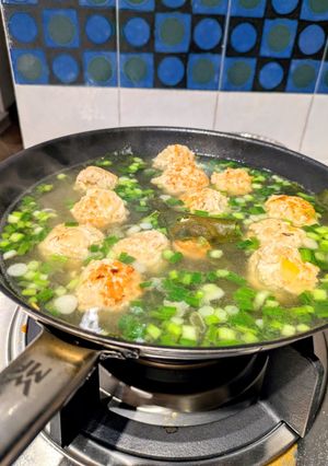 A picture of 🍲 Chicken Meatballs in Simple Kelp Broth.