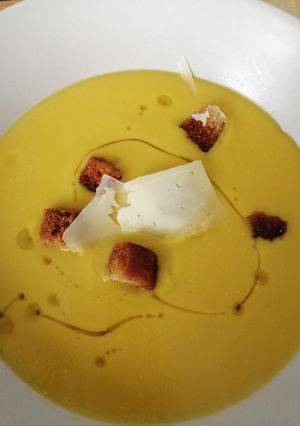 Una foto de Crema de verduras con jengibre