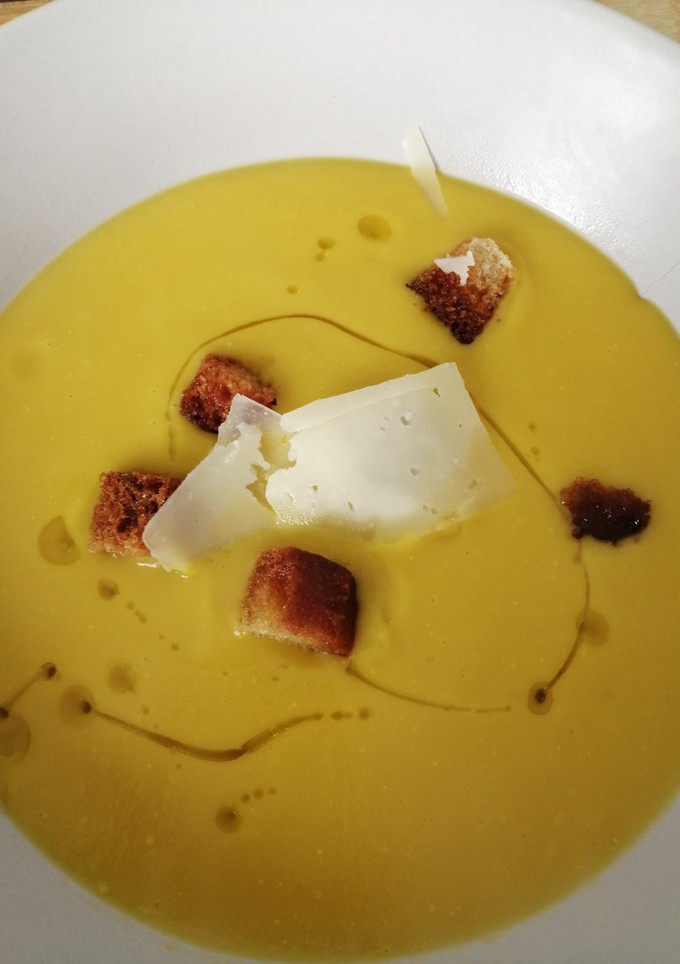 Una foto de Crema de verduras con jengibre