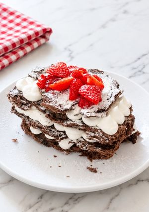 Foto resep Chocolate Bread Mille-Feuille | kreasi leftover roti tawar coklat