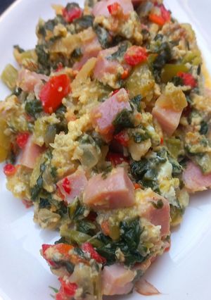 Una foto de Huevos Revueltos con Acelga y Jamón