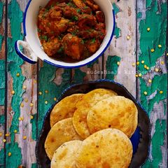 A picture of Radhaballabi (Bengali Kachori).