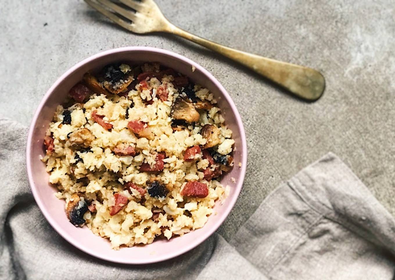 Receta de arroz de coliflor con champiñones y jamón