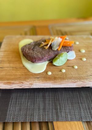 Una foto de Lomo de res con salsa holandesa