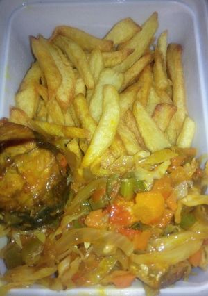 A picture of Chips with vegetable sauce and fish.