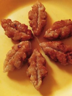 চিঁড়ের ভাজা পিঠে(Chirer bhaja pithe recipe in Bengali) রেসিপির প্রধান ছবি
