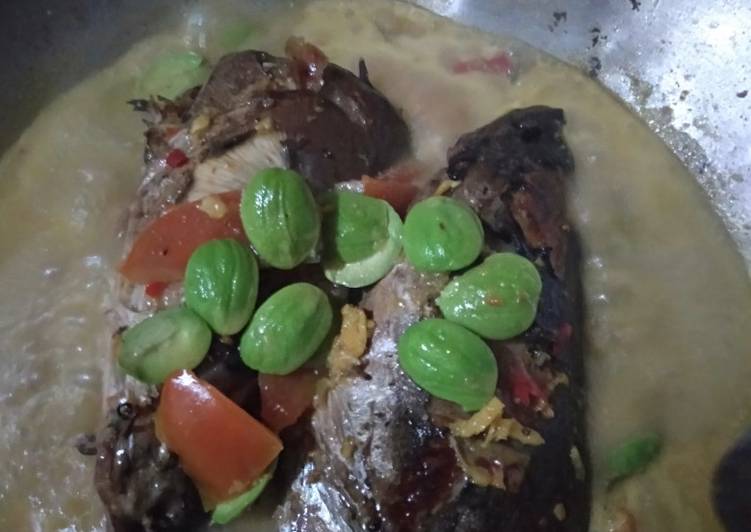 Kepala manyung bumbu kuning