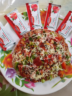 કાઠિયાવાડી રોટલા પીઝા (Kathiwadi Rotlo Pizza Recipe in Gujarati) રેસીપી મુખ્ય ફોટો