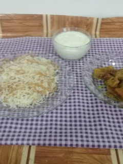عکسی از دستور رشته پلو با گوشت سرخ کرده