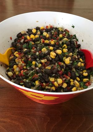 Una foto de Ensalada de porotos, choclo y pimientos