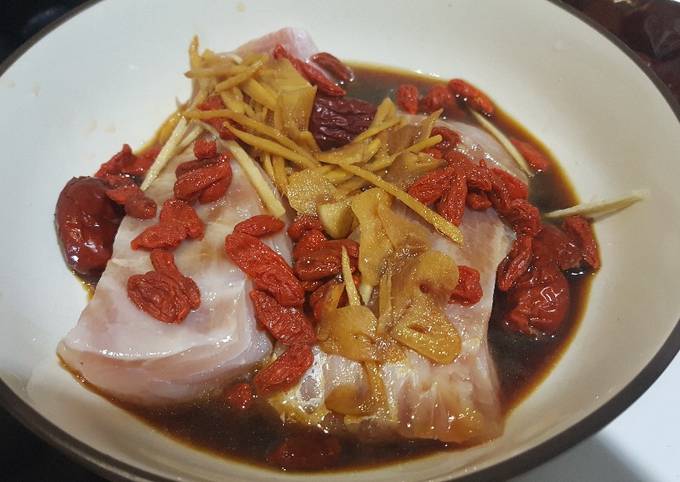 Langkah Mudah untuk Menyiapkan Ikan Tim Herbal, Enak