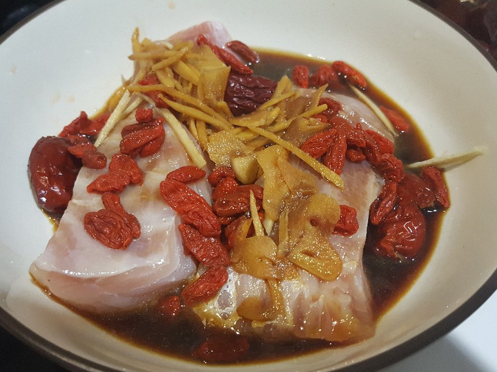 Langkah Mudah untuk Menyiapkan Ikan Tim Herbal, Enak