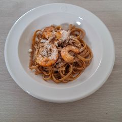 A picture of Garlic White Wine Prawn Linguine.