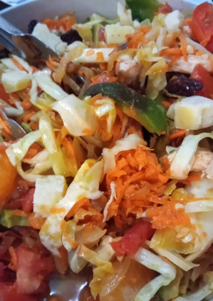 Una foto de Ensalada agridulce con pollo a la plancha