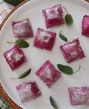 Ravioli di barbabietola ripieni di patate e ricotta