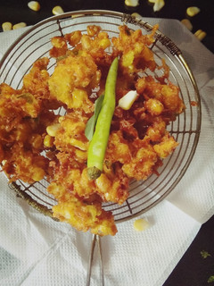 સ્વીટ કોર્ન પકોડા(sweet corn pakoda recipe in gujarati) રેસીપી મુખ્ય ફોટો