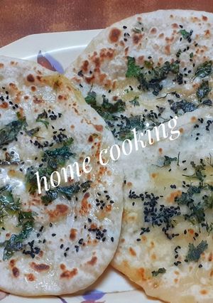 आलू कुलचा (Aloo Kulcha Recipe In Marathi) रेसिपी चे मुख्य फोटो 