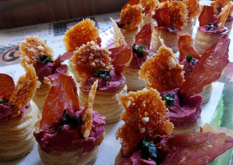 Vol au vents con hummus rojo