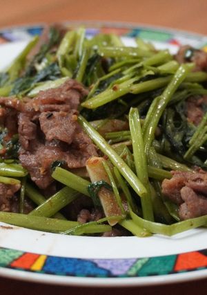 A picture of Stir-Fried Water Spinach with Satay Beef.