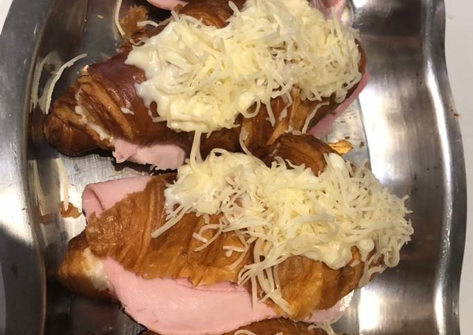 Croissant béchamel jambon