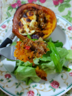 Una foto de Zapallo/ calabaza al horno relleno con carne picada 👏🏻