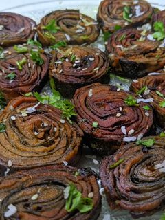खमंग अळूवडी (alu wadi recipe in marathi) रेसिपी चे मुख्य फोटो 
