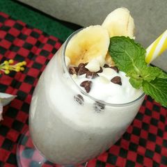A picture of Banana ice cream Shake🍌🍦🍸.