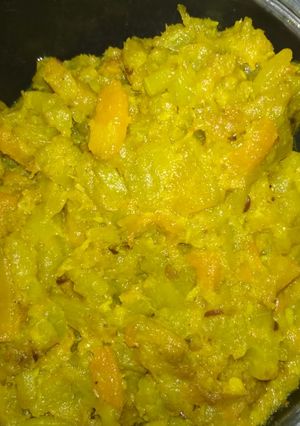 A picture of Gourd and pumpkin stir fry.