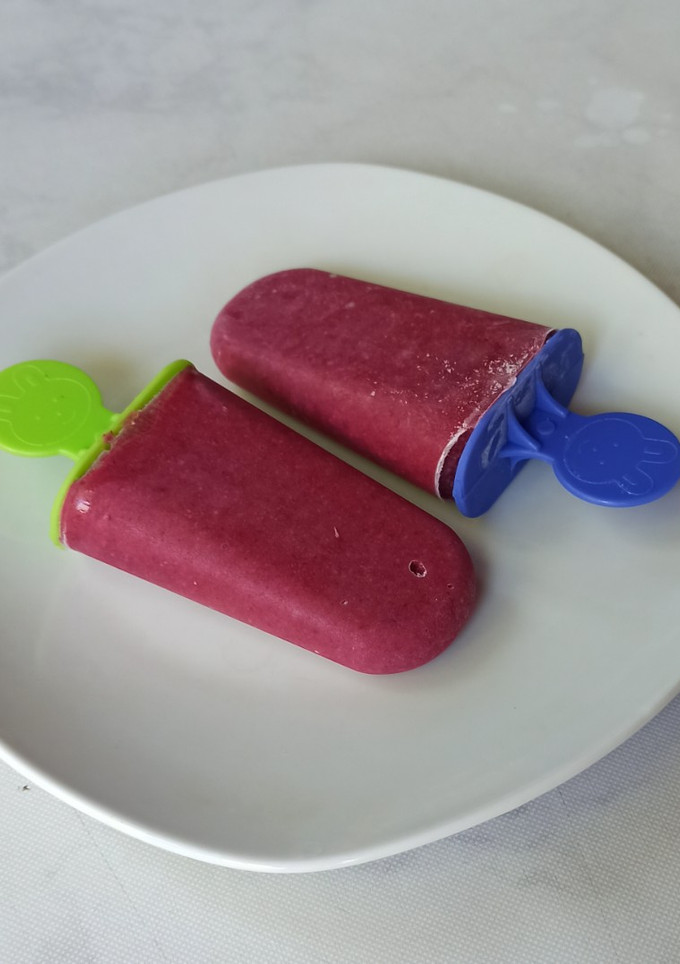 Una foto de Helado de frutos rojos