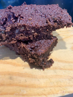 Una foto de Brownie de remolacha, y sin azúcar