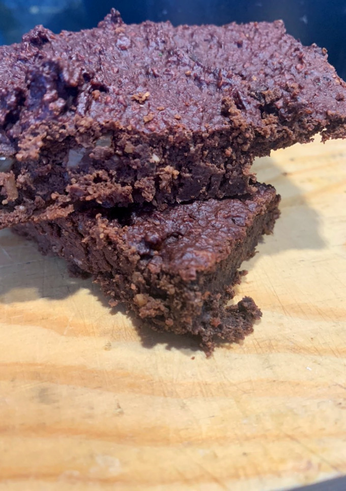 Una foto de Brownie de remolacha, y sin azúcar