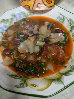 Una foto de Alubias rojas con chorizo y acelgas en olla a presión