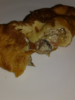 Una foto de Empanadas de Champiñones con Crema Fritas