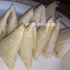 A picture of Samosa wrappers.