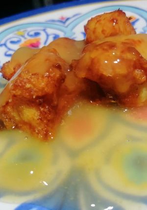 Una foto de Pollo rebozado con salsa de piña