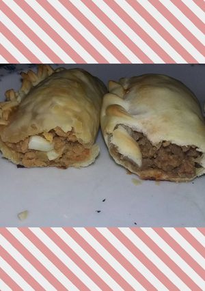 Una foto de Empanadas vegetarianas de carne y pollo
